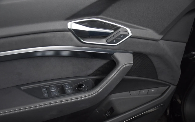 Audi e-tron cena 249900 przebieg: 45000, rok produkcji 2022 z Ćmielów małe 37